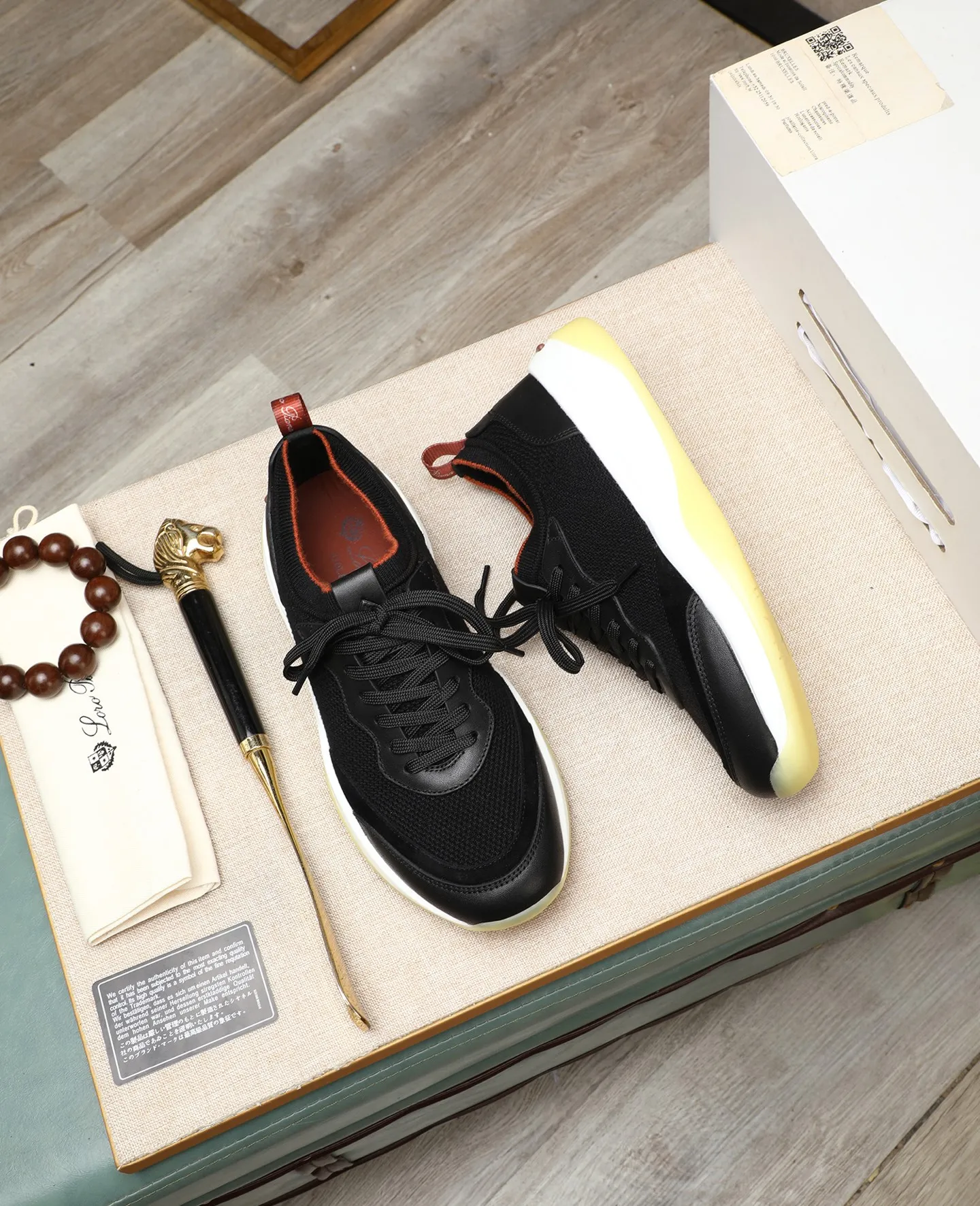 Men's shoes 💰620 🔥𝐥𝐨𝐫𝐨 𝐏𝐢𝐚𝐧𝐚 lp classic loafers, an Italian treasure brand, the only brand that can match Hermès! Only after wearing it do we realize that we can’t live up to our feet. The upper is made of imported first-layer cowhide with breathable fly-knit fabric, water-dyed cowhide foot pads, and the official original glass rubber outsole and pendant. Exclusive original packaging (tag ➕ brand paper ➕ outer box ➕ hand bag) code number: 38-44. Can be customized 45-46
